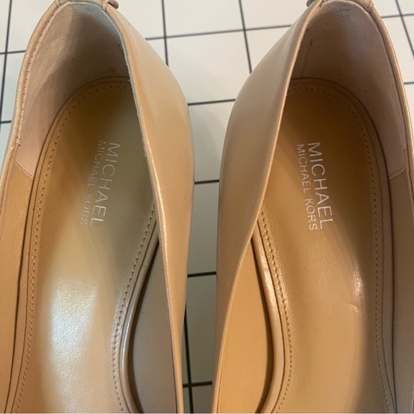 Michael Kors Cream Kitten Heels - Picture 3 of 5